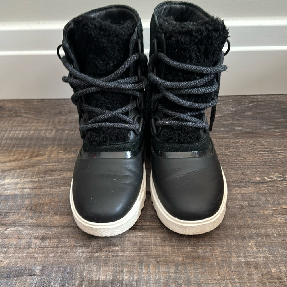 Sorel fur winter lace up boot